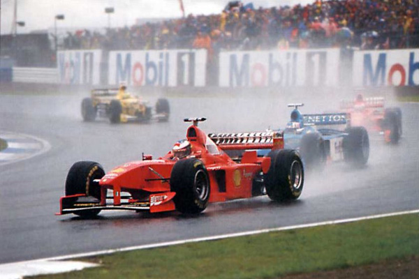 F1 | GP Gran Bretagna 1998: Schumy vince ai box