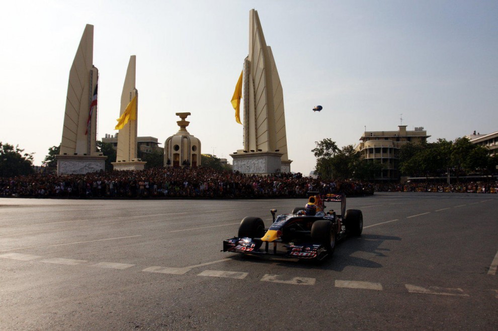 F1 | Ecclestone: “GP notturno a Bangkok entro il 2015”