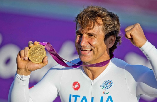 Zanardi, oro ai mondiali di handbike: “Ma voglio continuare nella GT”