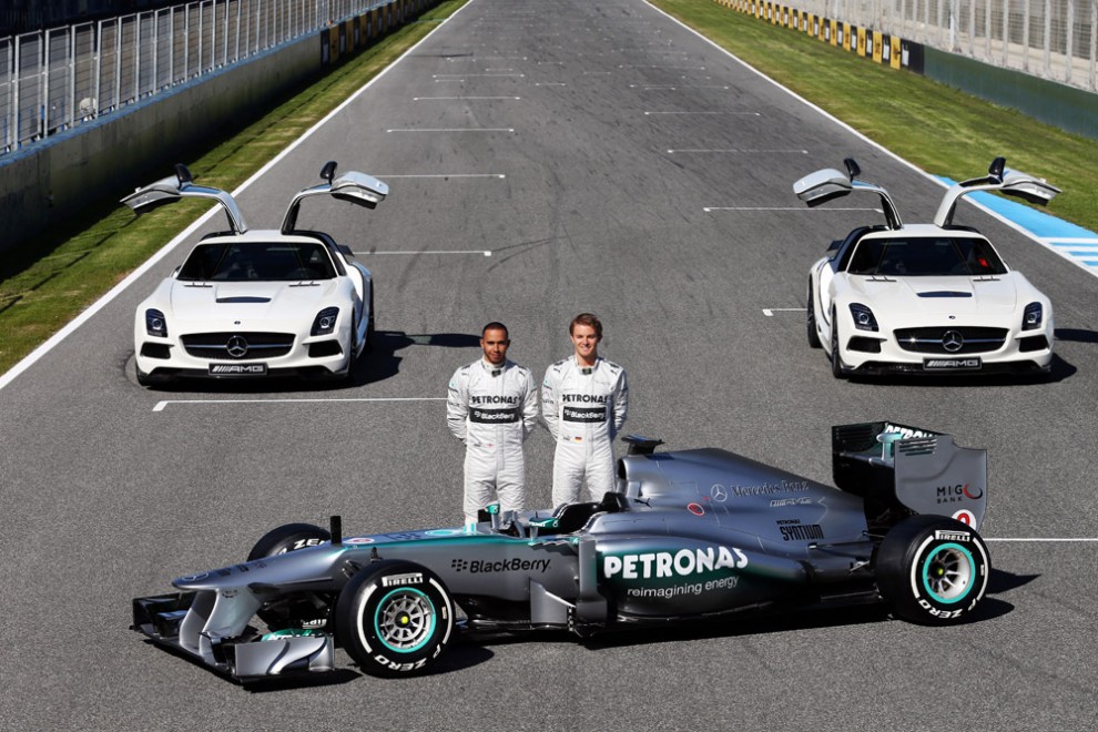F1 | Mercedes: Hamilton e Rosberg tolgono i veli alla W04
