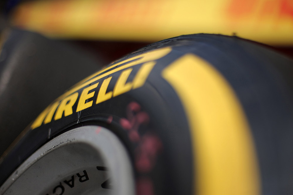 F1 | Pirelli: adesso Lotus le elogia, mentre Mercedes le condanna