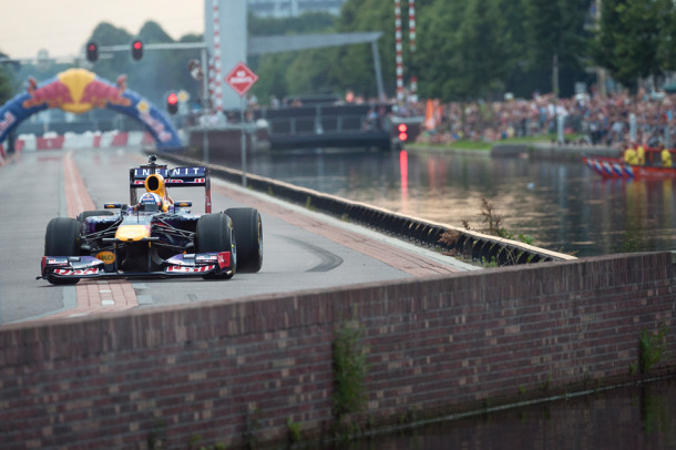 F1 | Coulthard si esibisce con la Red Bull RB7 ad Assen