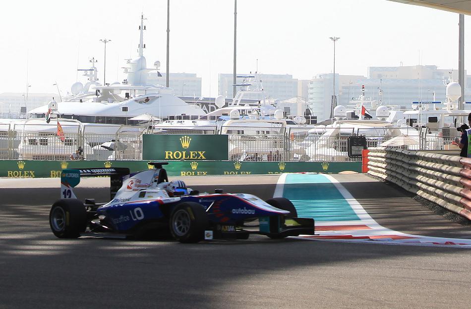 GP3 | Alex Fontana conclude nella top 10 ad Abu Dhabi