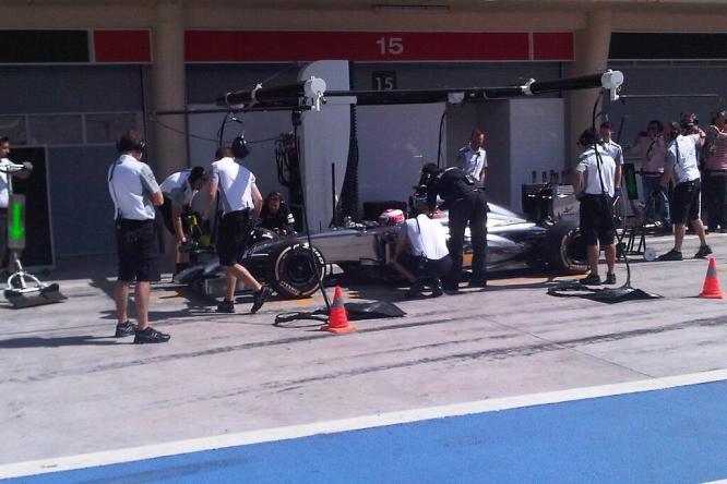 Button-McLaren_Test-Bahrain-2014_day3