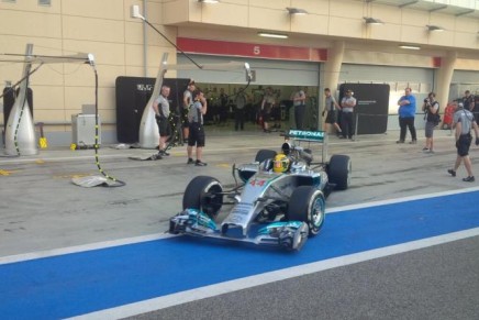 Hamilton-Mercedes_Test-Bahrain-2014_day3