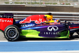 Ricciardo-RedBull_Test-Bahrain-2014_day3_SMALL