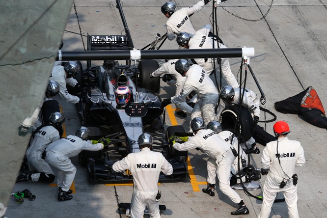 30.03.2014 - Race, Pit stop, Jenson Button (GBR) McLaren Mercedes MP4-29
