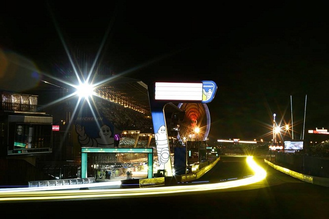 le mans circuito notturno