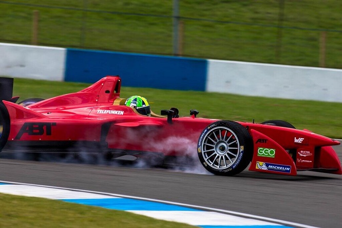 Formula E | Un giro di pista a Donington onboard con Lucas di Grassi