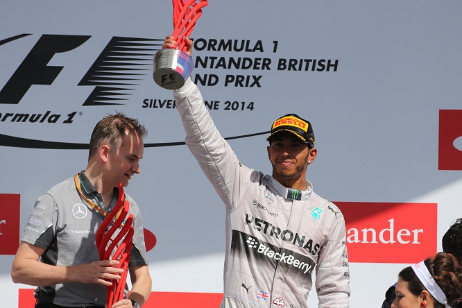 F1 | Hamilton hopes to avoid &#8216;plastic&#8217; trophy at home GP