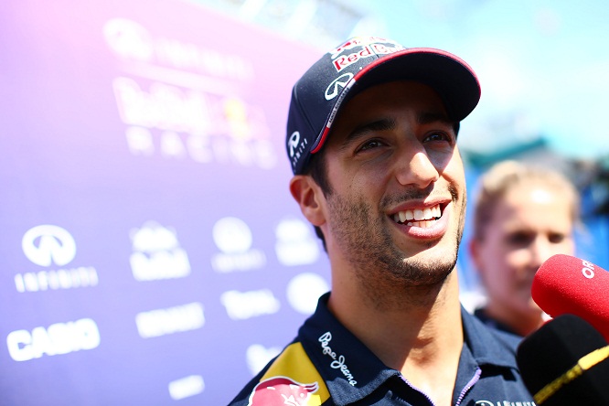 F1 | Ricciardo: “Gareggiare per la Ferrari un sogno? No, solo un cliché”