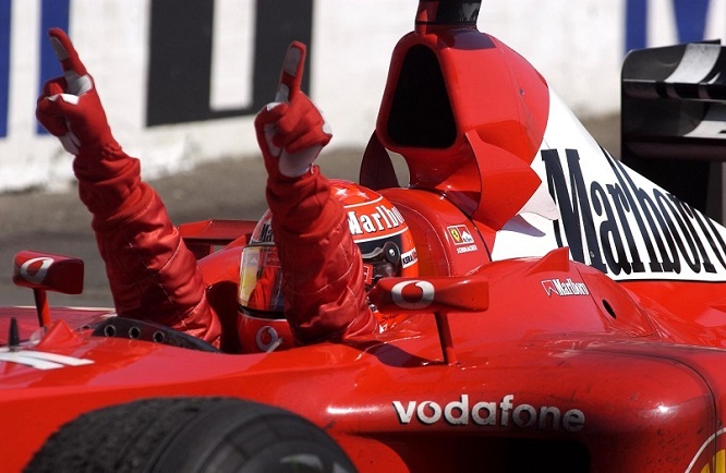 f1-Schumacher esulta Hockenheim 2002-foto4