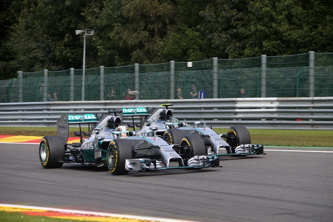 F1 experts criticise Mercedes over driver duel