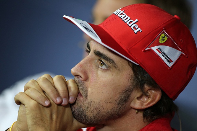 F1 | Alonso punge Kimi: “Una Ferrari in mezzo a macchine appaiate”