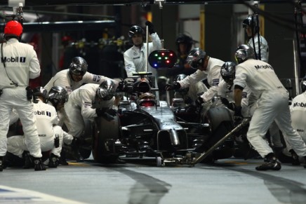 21.09.2014 - Race, Pit stop,Kevin Magnussen (DEN) McLaren Mercedes MP4-29