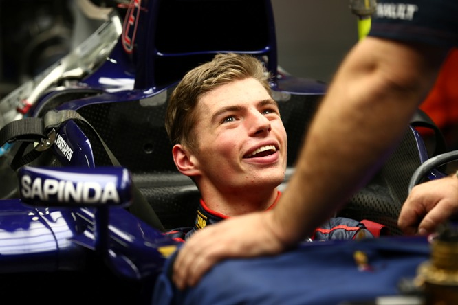 F1 | Verstappen pronto al debutto: “Stanotte dormirò serenamente”
