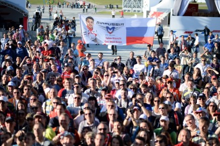 09.10.2014- Fans visiting Sochi circuit