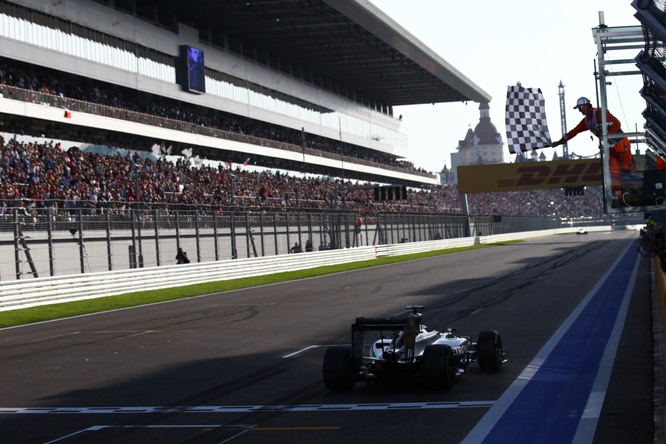 12.10.2014- Race, Lewis Hamilton (GBR) Mercedes AMG F1 W05