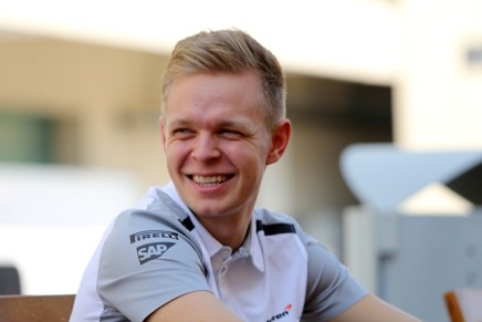 20.11.2014 - Kevin Magnussen (DEN) McLaren Mercedes MP4-29