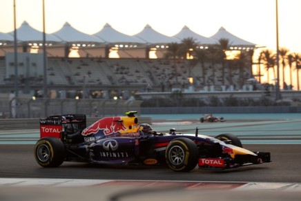 21.11.2014 - Free Practice 2, Daniel Ricciardo (AUS) Red Bull Racing RB10