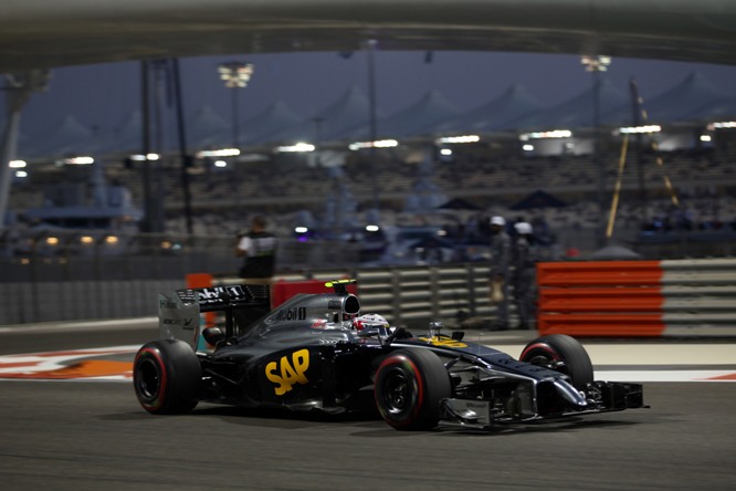 21.11.2014 - Free Practice 2, Kevin Magnussen (DEN) McLaren Mercedes MP4-29