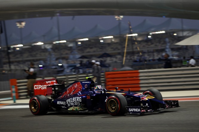 21.11.2014 - Free Practice 2, Daniil Kvyat (RUS) Scuderia Toro Rosso STR9