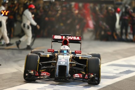 23.11.2014- Race, Pit stop, Romain Grosjean (FRA) Lotus F1 Team E22