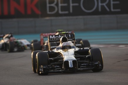 23.11.2014- Race, Kevin Magnussen (DEN) McLaren Mercedes MP4-29