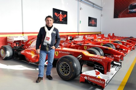 Arnoux visita reparto corse clienti Ferrari 2014