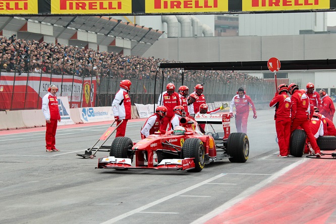 F1 | La Ferrari saluta i tifosi al Motor Show di Bologna