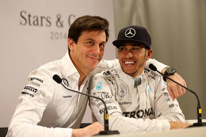 Toto Wolff difende Hamilton: “La F1 ha bisogno di personaggi”