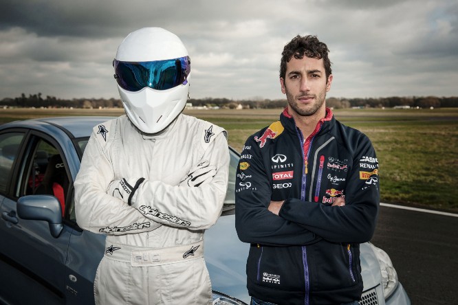 F1 | Daniel Ricciardo batte Lewis Hamilton nella sfida di Top Gear