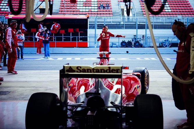 ferrari raikkonen test barcellona 2015