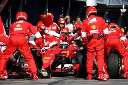 Kimi Raikkonen Ferrari Pit-stop GP Australia 2015