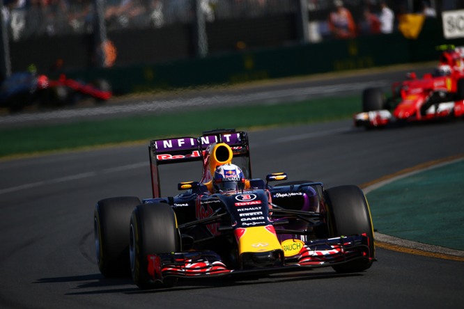 F1 | Disastro Red Bull: Ricciardo doppiato, Kvyat non partito