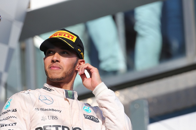 F1 | Hamilton: “In Malesia obiettivo vittoria. Rinnovo contrattuale vicino”