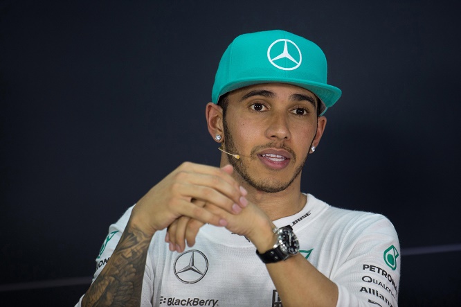 F1 | Hamilton: tra rinnovo, sfida Ferrari e… i pensieri di Alonso