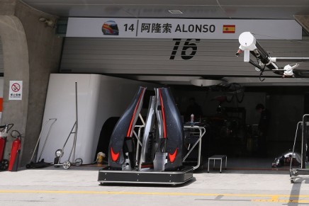 Box Alonso McLaren Honda Cina 2015