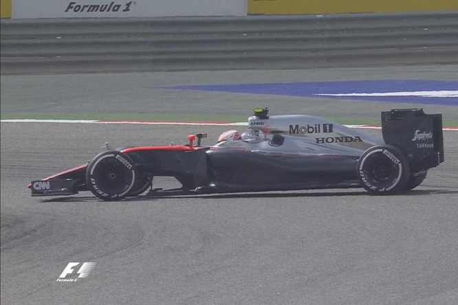 Button McLaren Bahrain PL1 2015