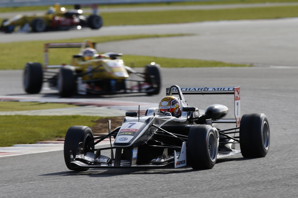 F3 | Silverstone Gara-3: Vince Leclerc davanti a Giovinazzi