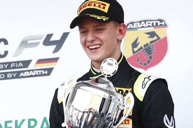 F4 | Mick Schumacher conteso da tre team per il 2016