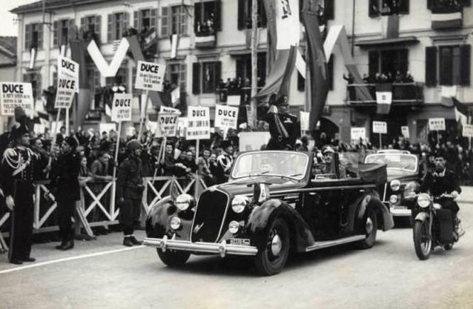 Mussolini e Starace in Piemonte Alfa Romeo 6C 2300