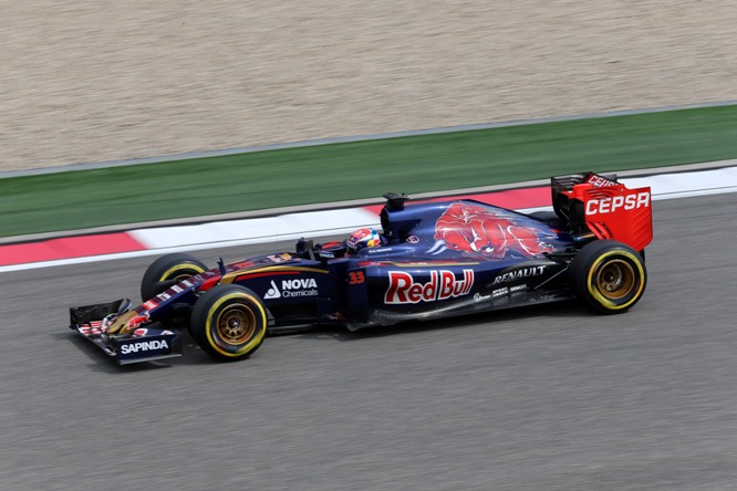 10.04.2015 - Free Practice 2, Max Verstappen (NED) Scuderia Toro Rosso STR10