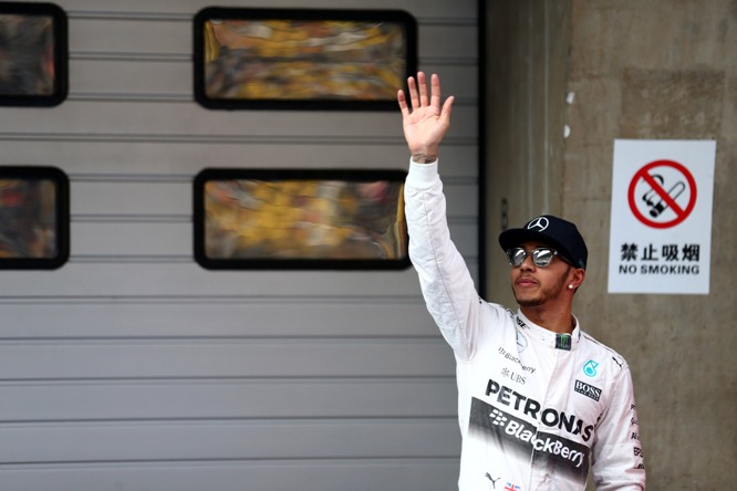 F1 | Hamilton, quinta pole a Shanghai: “Che macchina!”