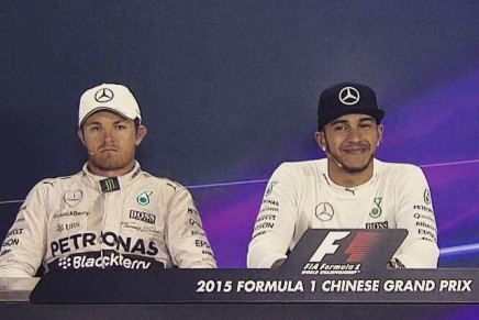 Rosberg imbronciato Hamilton sorridente