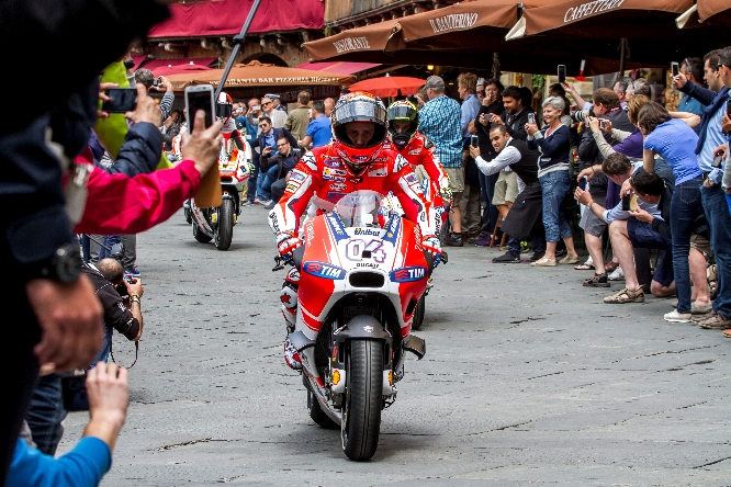MotoGP | La Ducati ha sfilato in Piazza del Campo a Siena