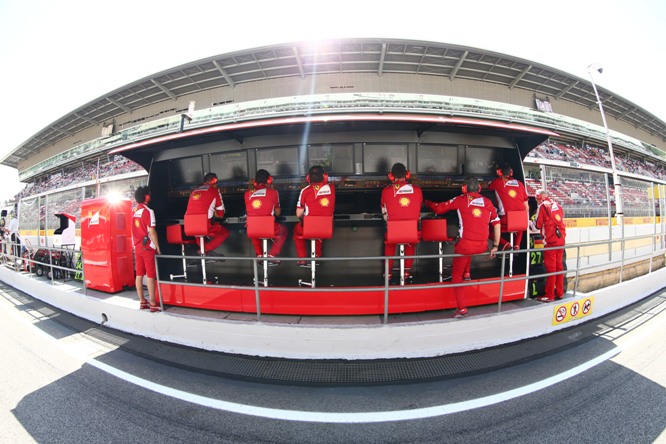 09.05.2015- Free practice 3, Ferrari pitwall