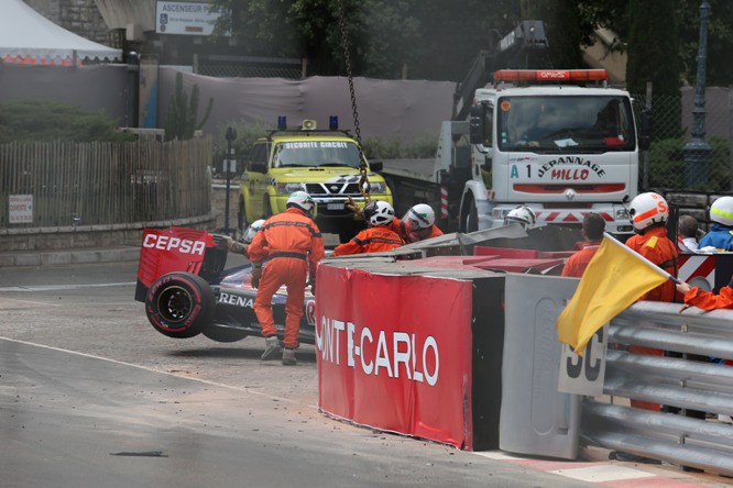 24.05.2015- Race, Max Verstappen (NED) Scuderia Toro Rosso STR10 big crash