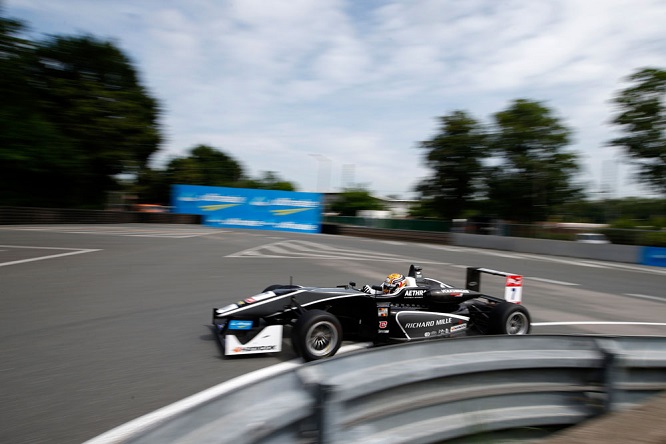 F3 | Norisring, pole a Leclerc e Albon. Bene Giovinazzi