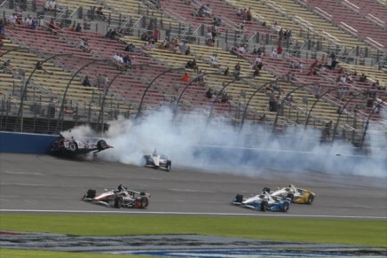 Power e Sato IndyCar incidente Fontana 2015